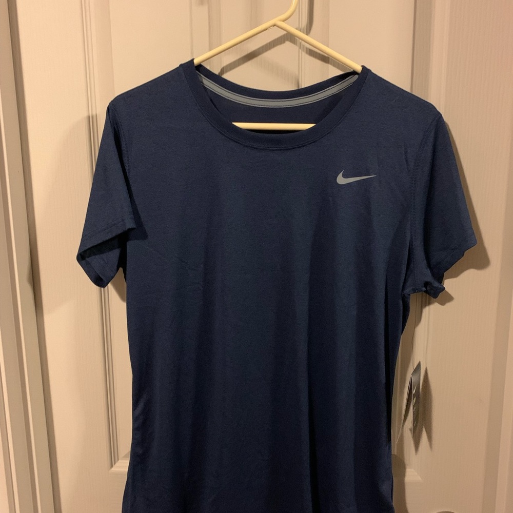 Nike women’s shirt NWT